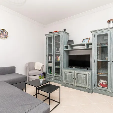 Alfarrobeira-with Superb Sun Terrace Apartment